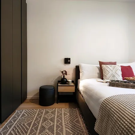 Bella - By Myhomeincomo アパート メナッジョ