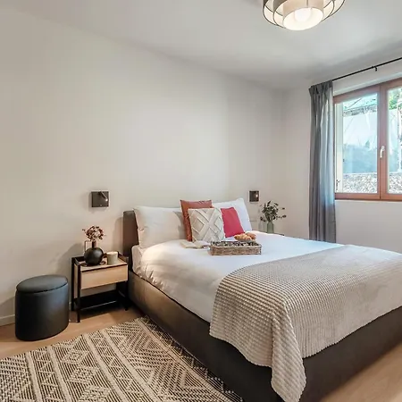 Bella - By Myhomeincomo アパート メナッジョ