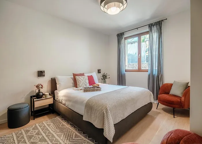 Bella - By Myhomeincomo *